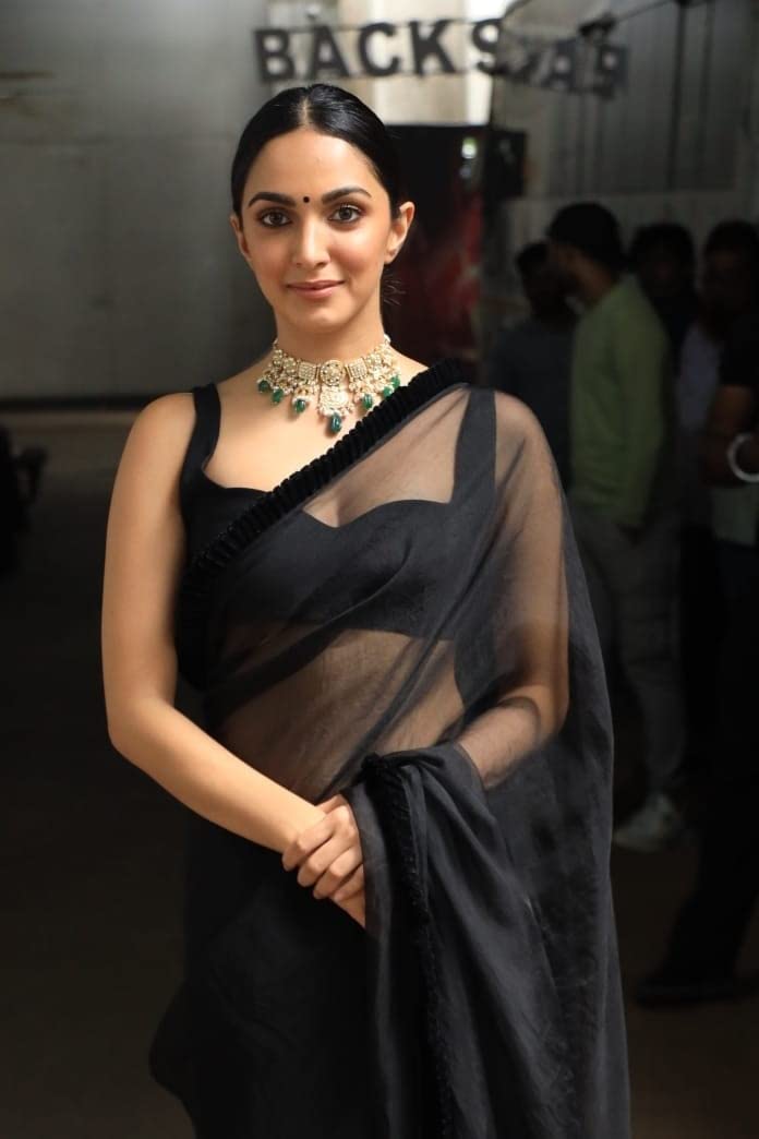 Plain Georgette Saree With Unstitched Blouse Piece