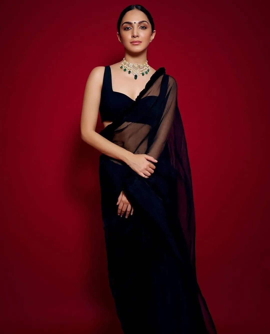 Plain Georgette Saree With Unstitched Blouse Piece
