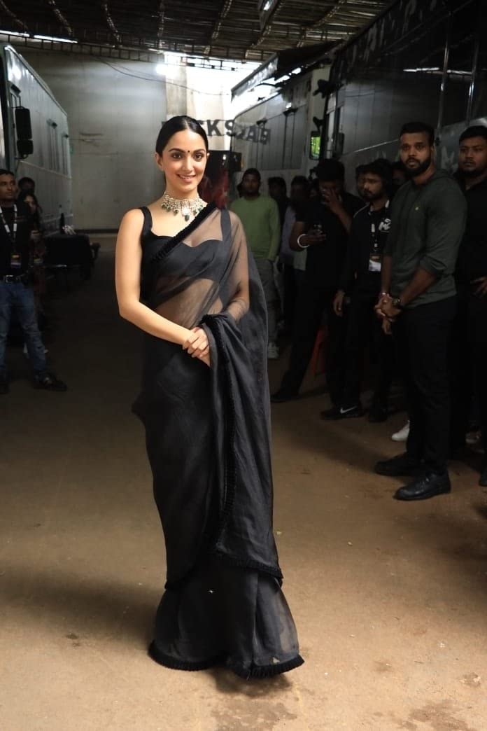 Plain Georgette Saree With Unstitched Blouse Piece