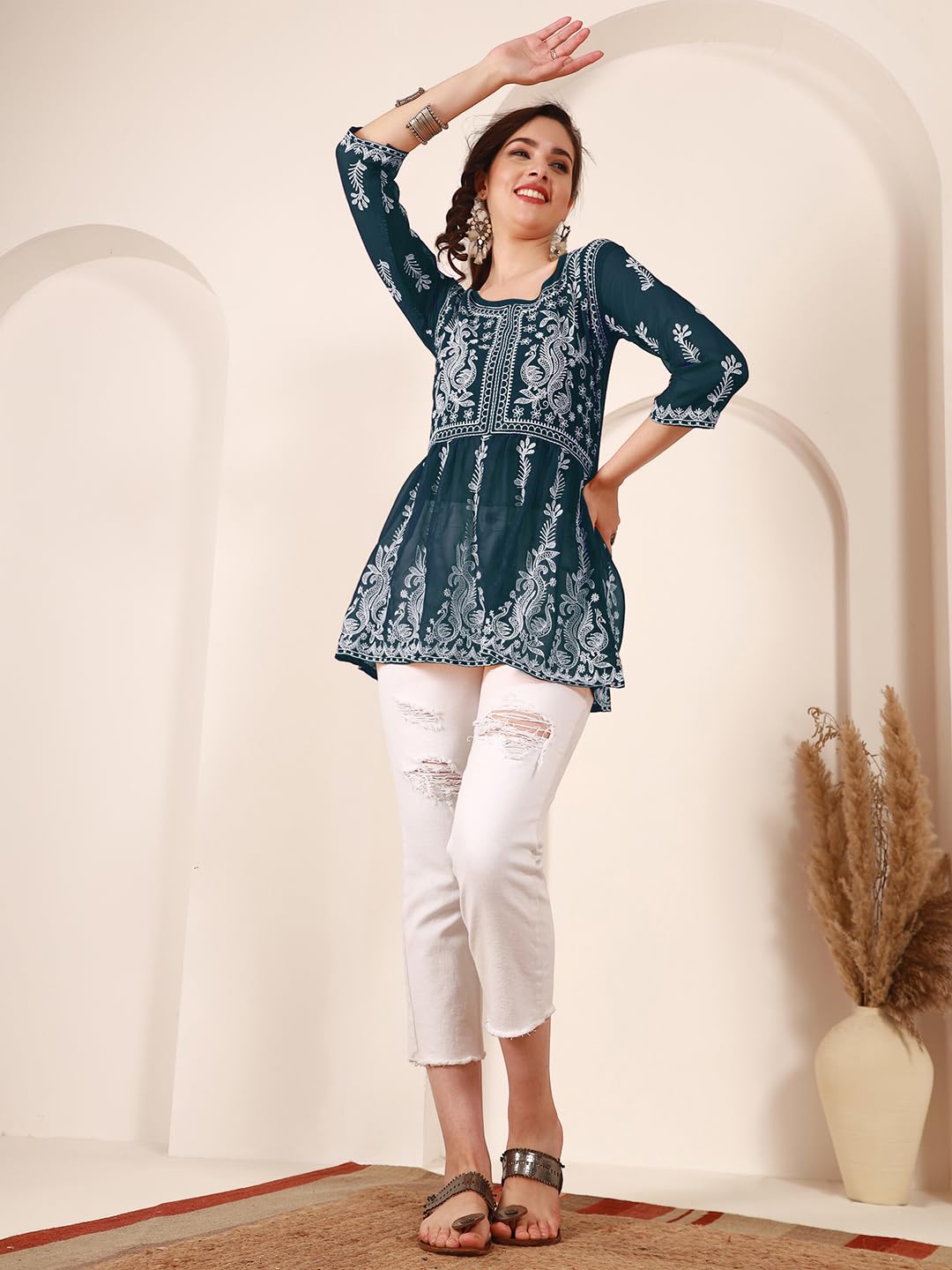 EthnicJunction Georgette Women Chikan Embroidery