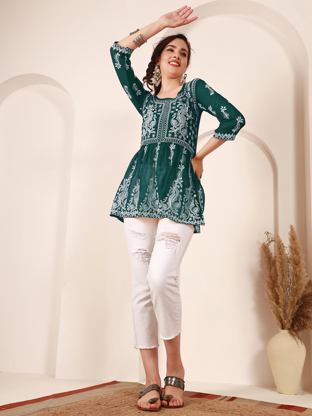 EthnicJunction Georgette Women Chikan Embroidery