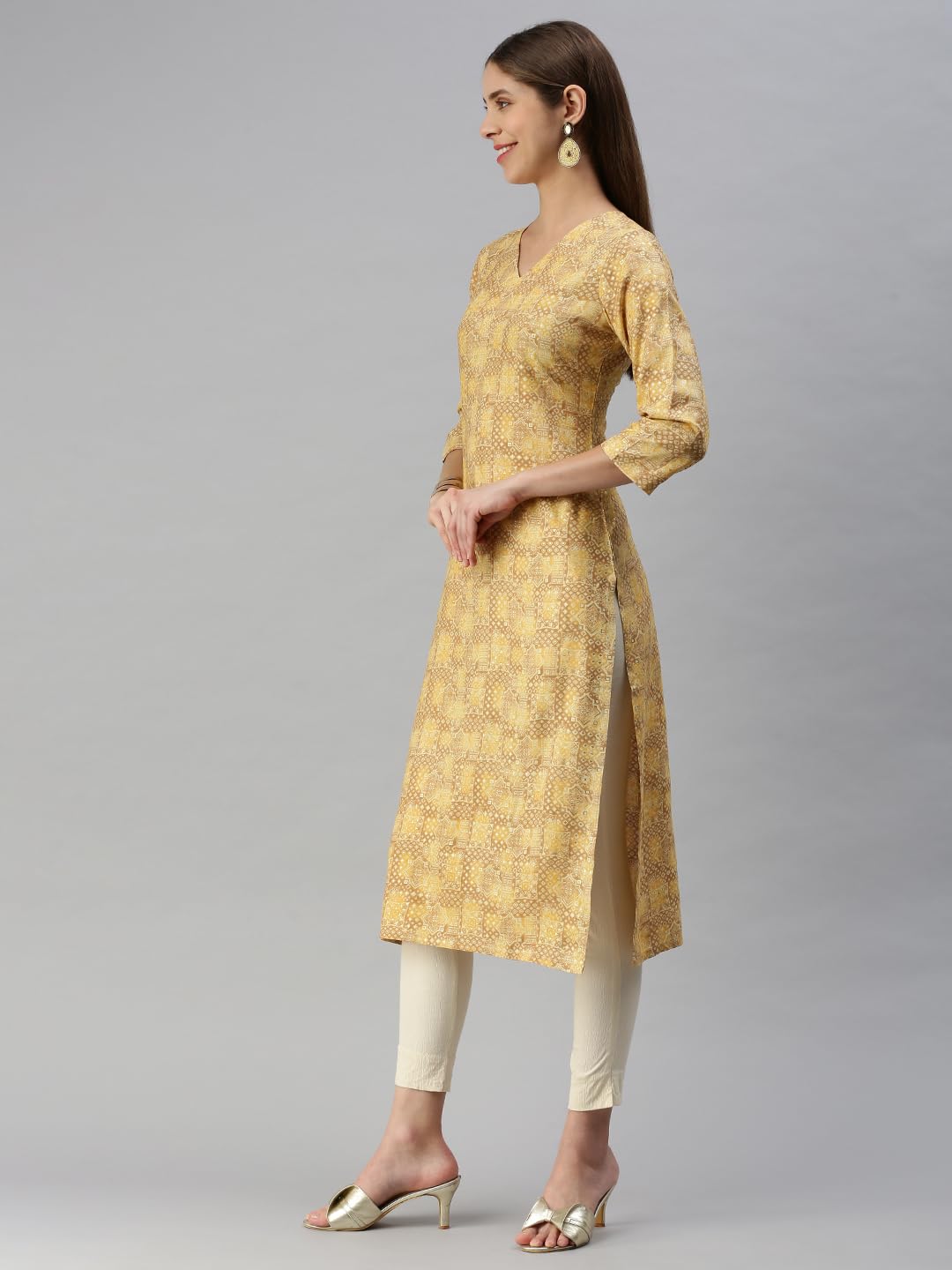 Shaily Cotton Blend Paisley V Neck Kurti for Women