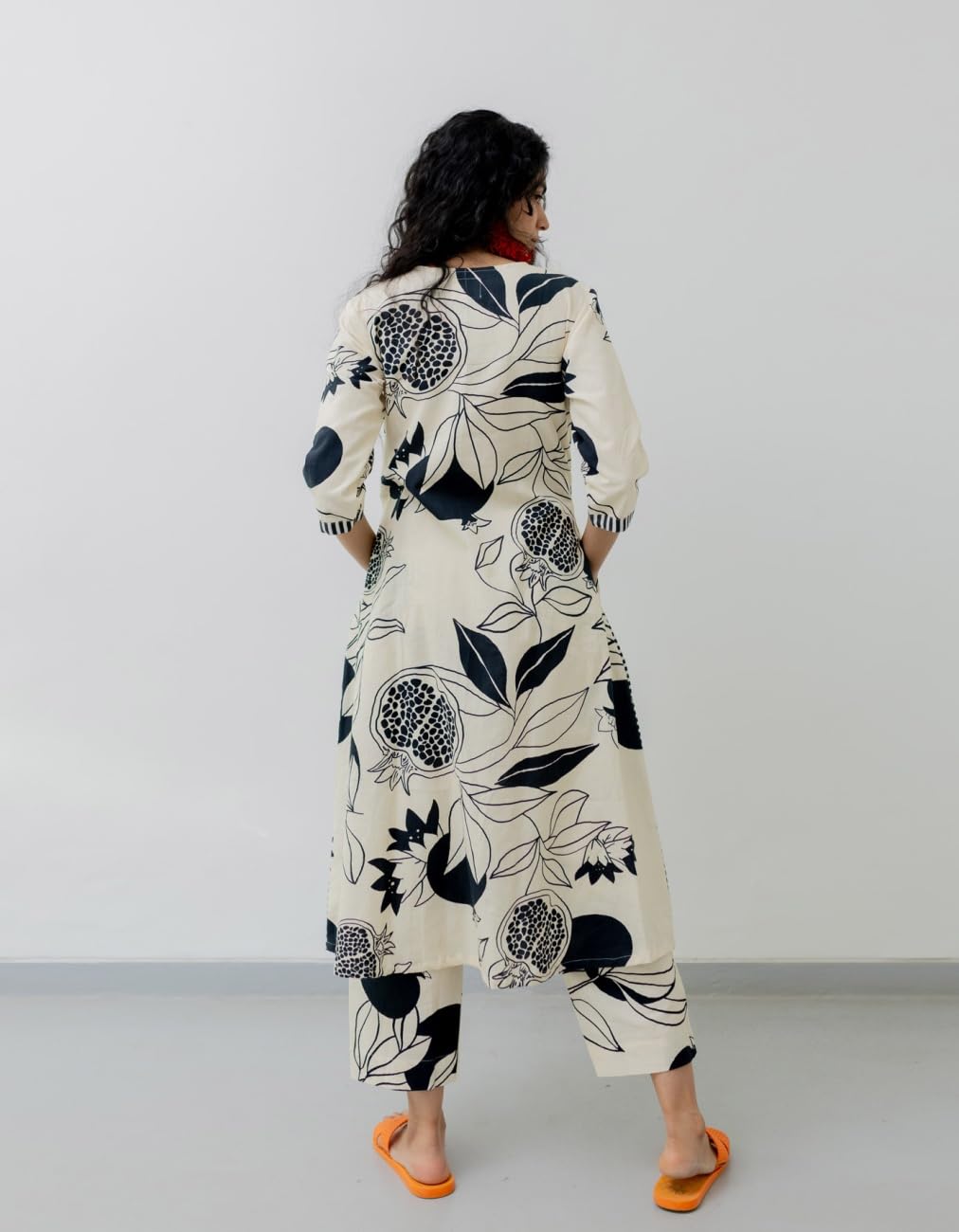 Women's Cotton Blend Straight Printed Kurta with Pant