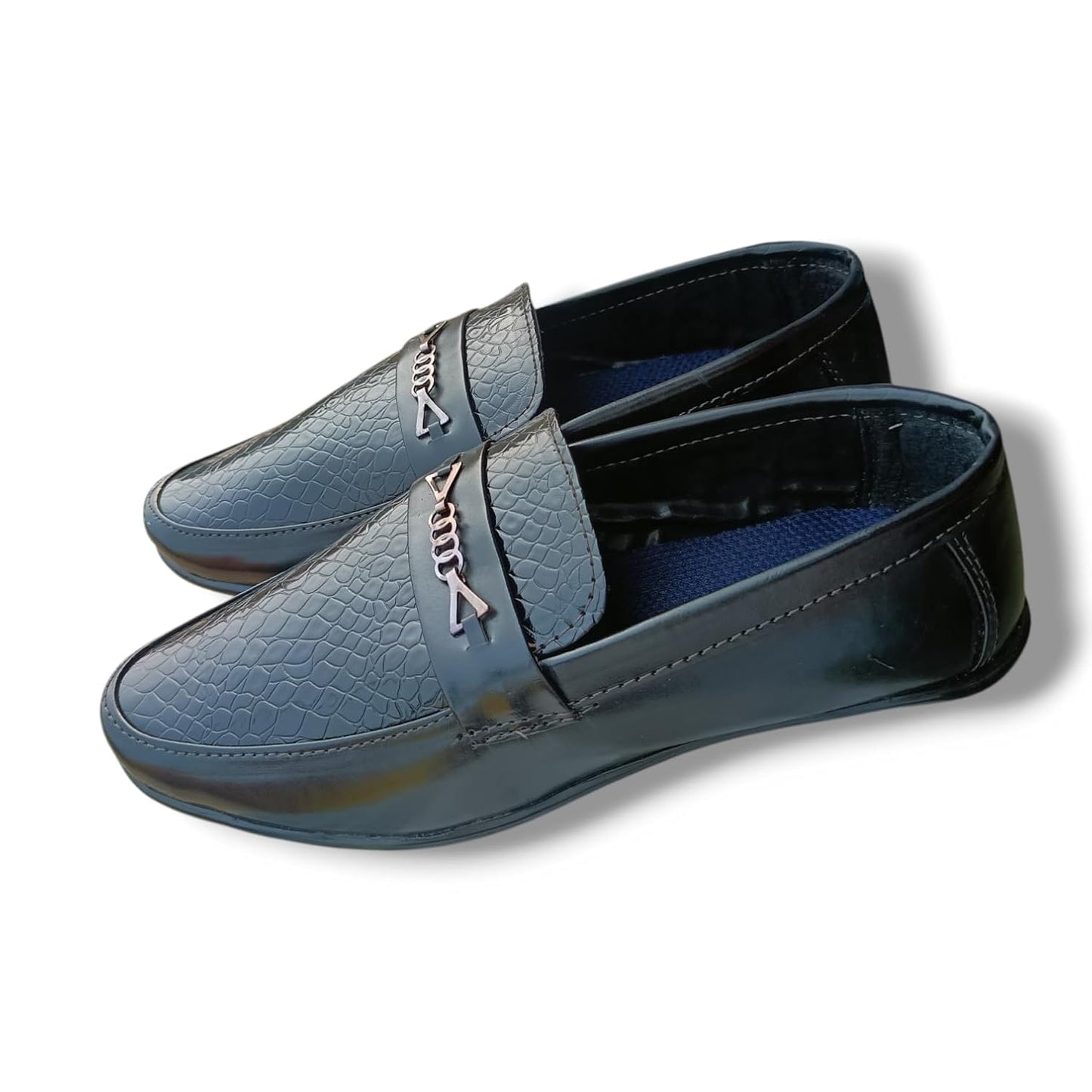 Men Loafer txtured Pattern with Metal Buckle Detail - alphahostel.in