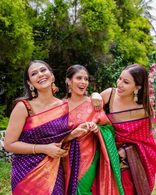 Women's Present Banarasi Soft Lichi Silk Saree