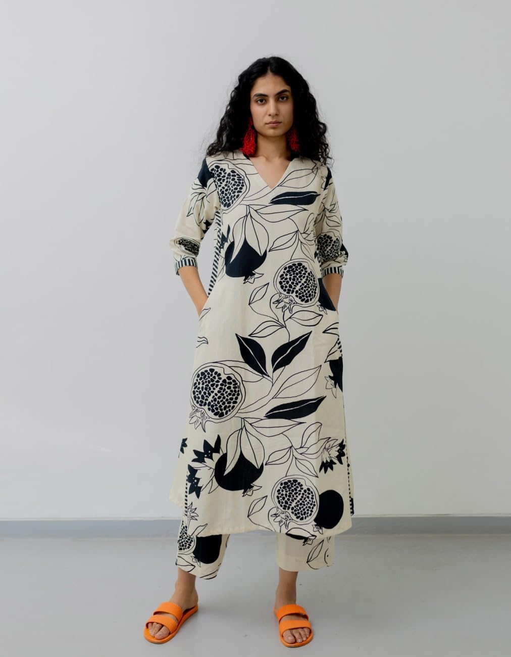 Women's Cotton Blend Straight Printed Kurta with Pant