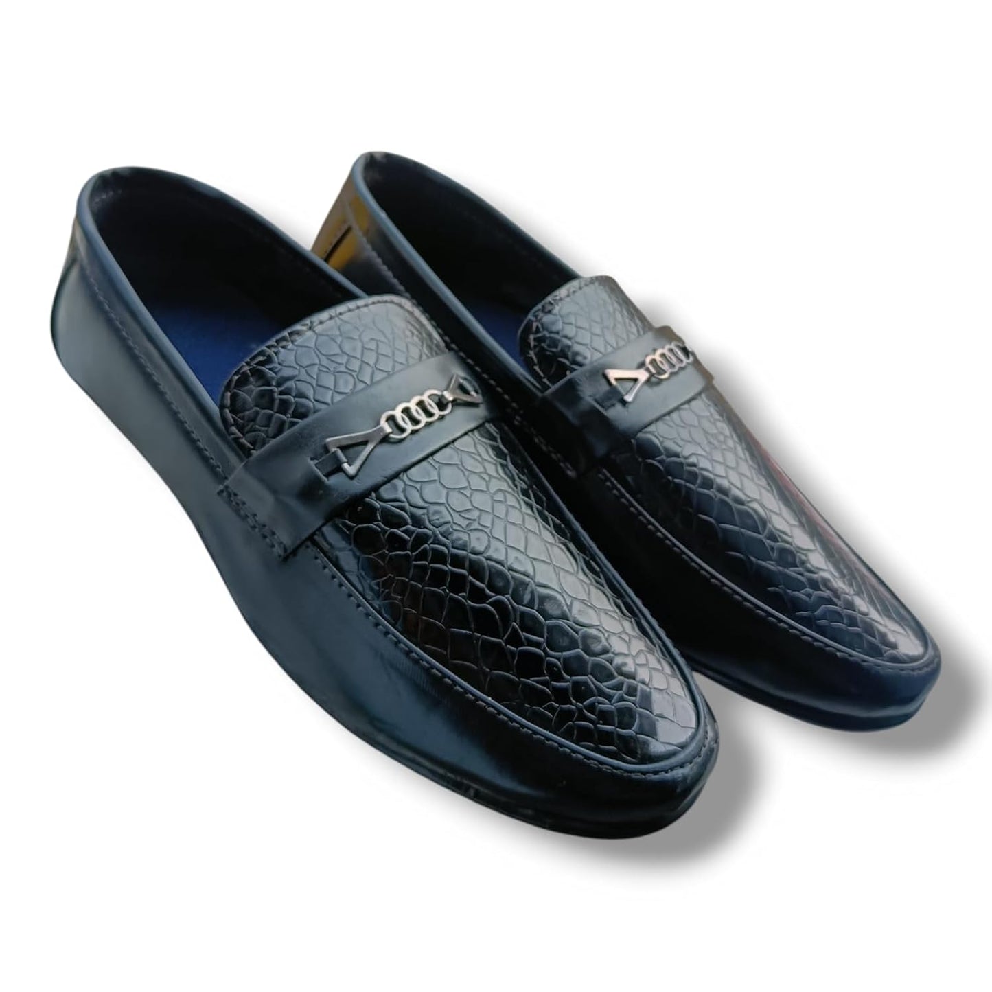 Men Loafer txtured Pattern with Metal Buckle Detail - alphahostel.in