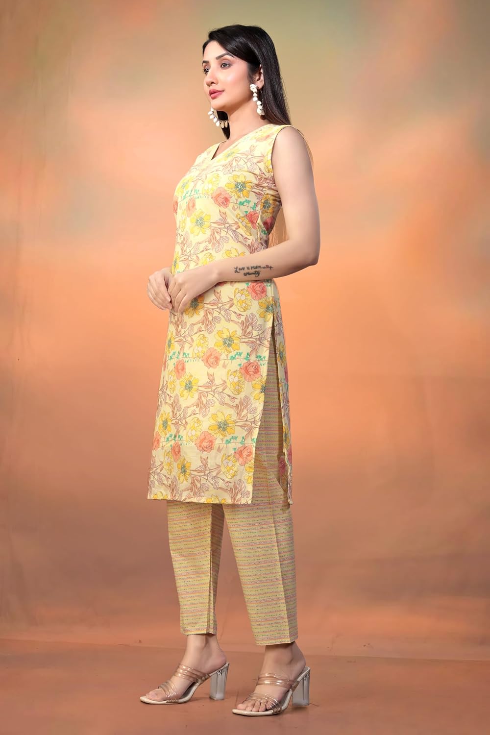 Varni Fabrics Floral Print Cotton Kurti, Sleeveless V-Neck