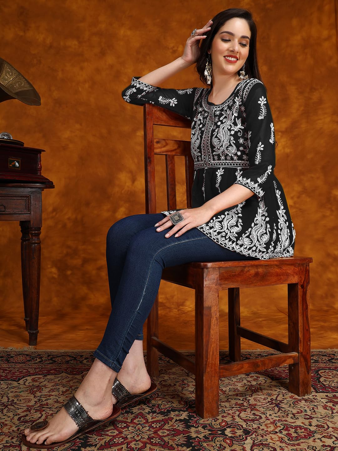 EthnicJunction Georgette Women Chikan Embroidery