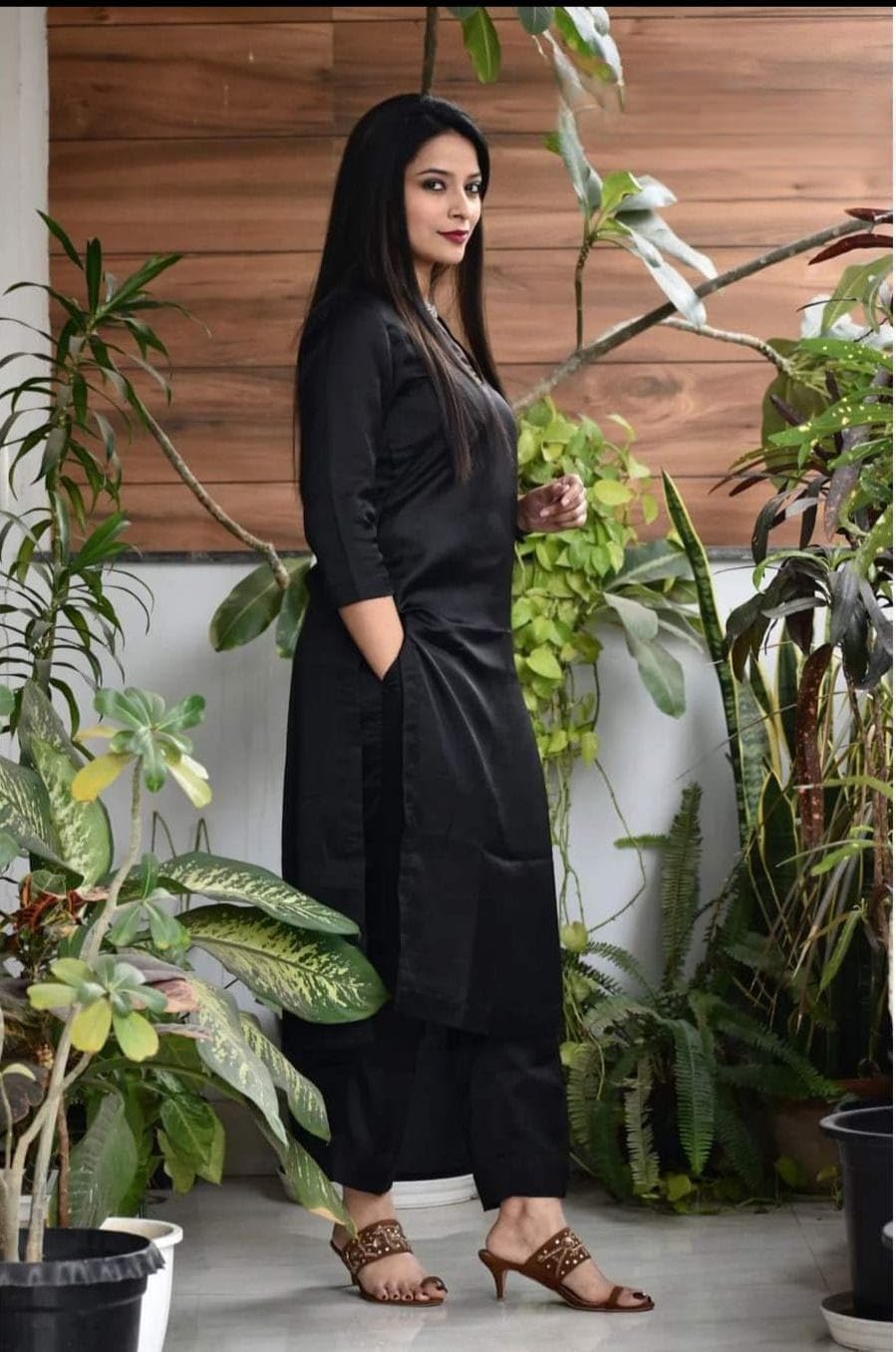 Women's Rayon Solid Plain v Neck Kurta Trouser/Pant Set