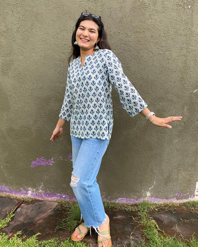 Kashis CreationsFloral Print Rayon Kurta for Women