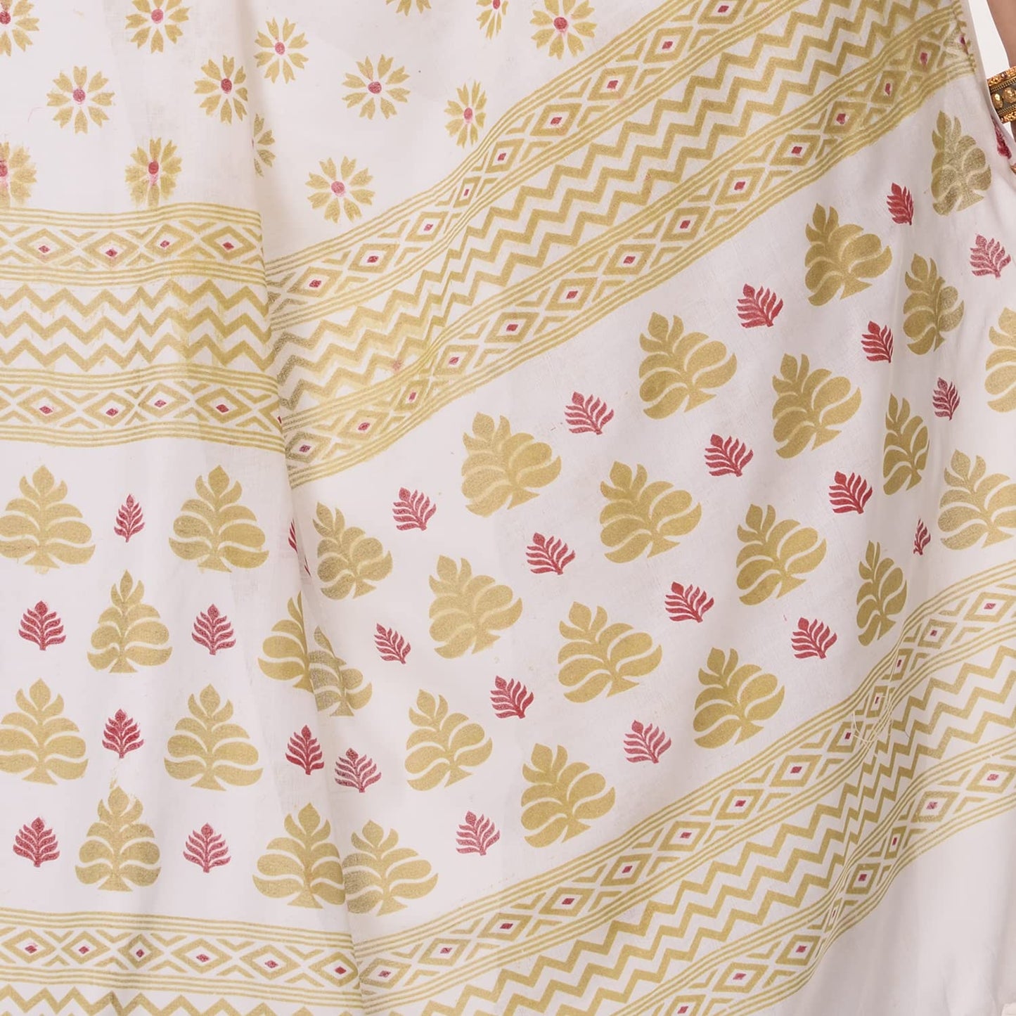 Women`sl Tant Work Design Soft Saree With Blouse Piece