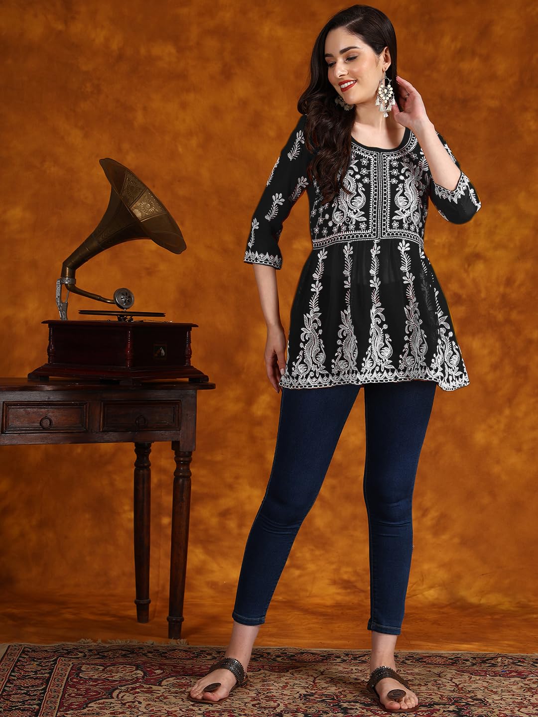 EthnicJunction Georgette Women Chikan Embroidery