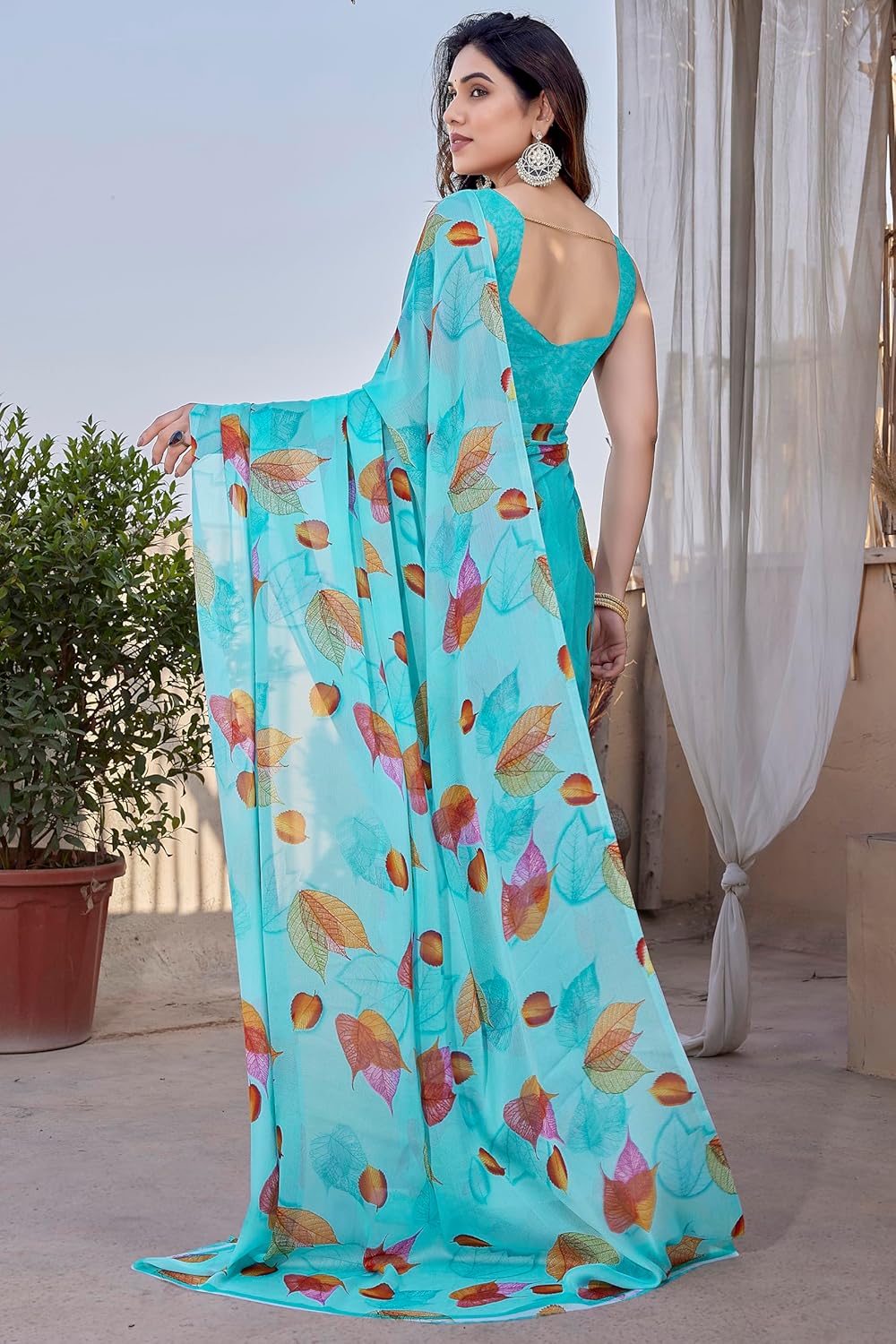 FASHION Floral Printed Saree with Blouse Piece