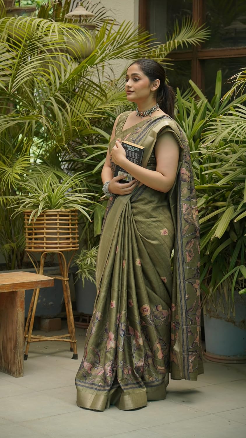 Women's Silk Blend Floral Printed Saree with Blouse Piece