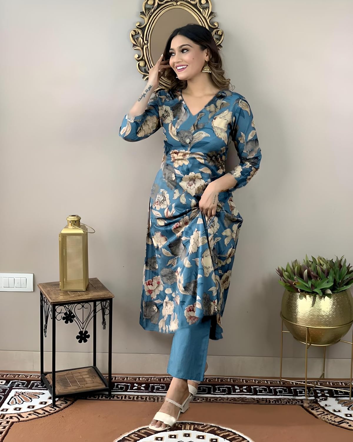 Women's Rayon Blend Straight Printed Kurta with Pant