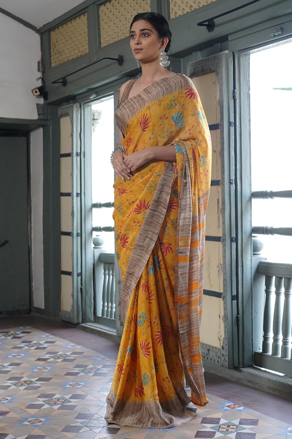 FASHION Floral Printed Saree with Blouse Piece