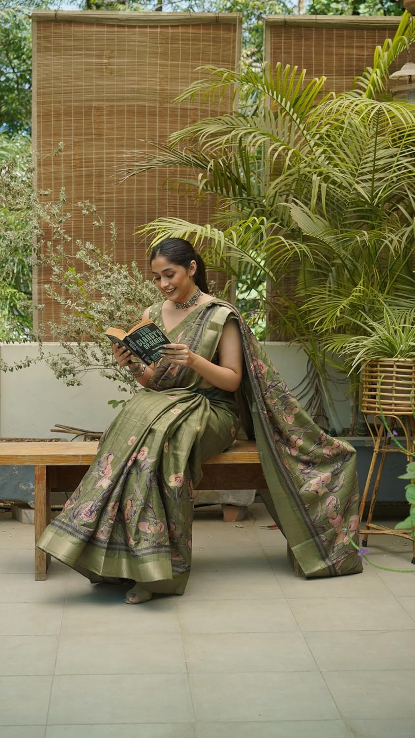 Women's Silk Blend Floral Printed Saree with Blouse Piece