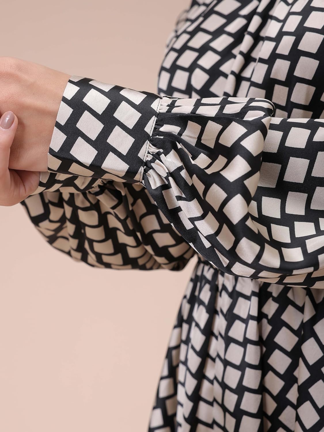 Women Flared Geometric Print Round Neck Dress