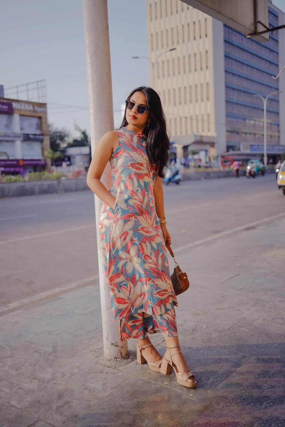Women's Rayon Blend Straight Printed Kurta with Pant