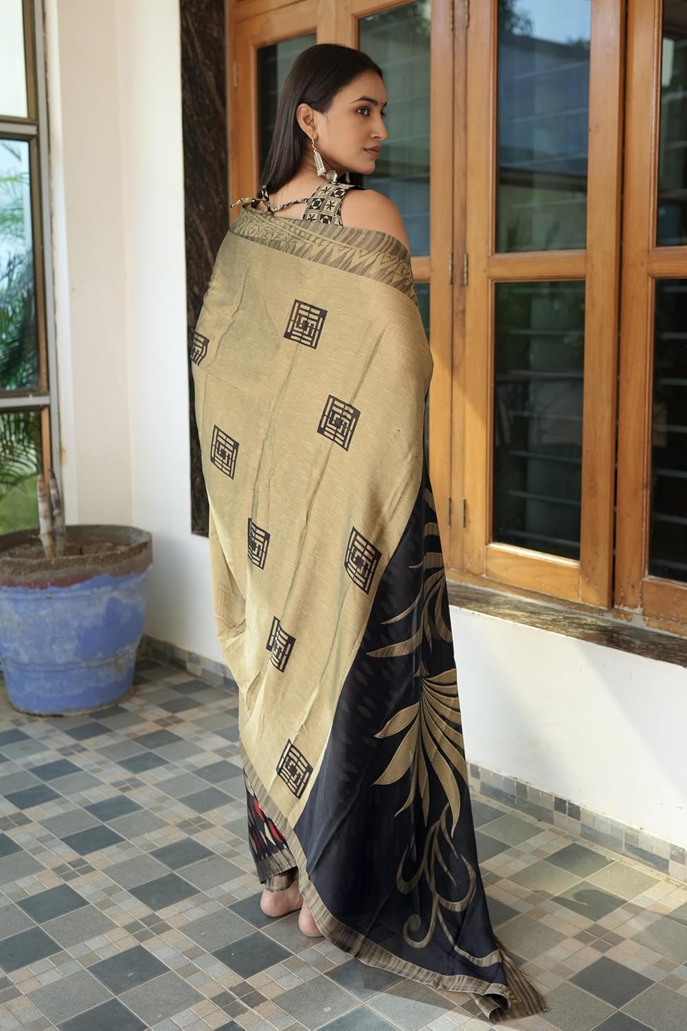 FASHION Women's Floral Printed Saree with Blouse Piece