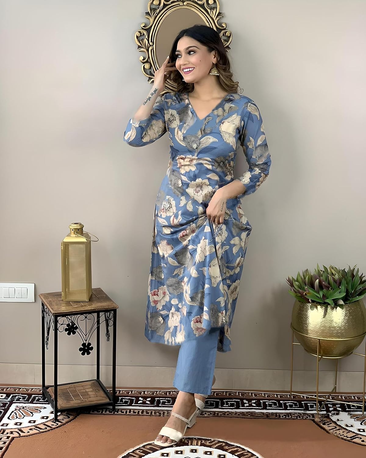 Women's Rayon Blend Straight Printed Kurta with Pant