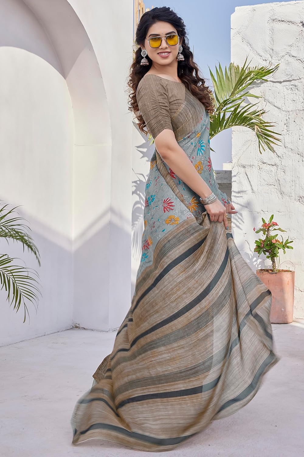 FASHION Floral Printed Saree with Blouse Piece