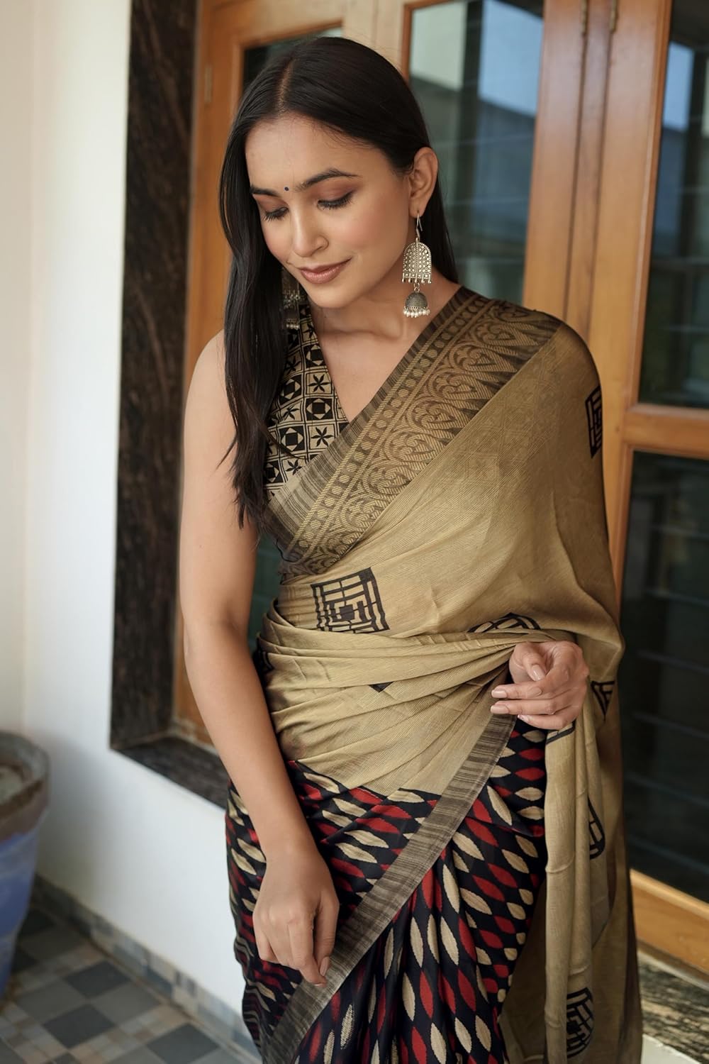 FASHION Women's Floral Printed Saree with Blouse Piece