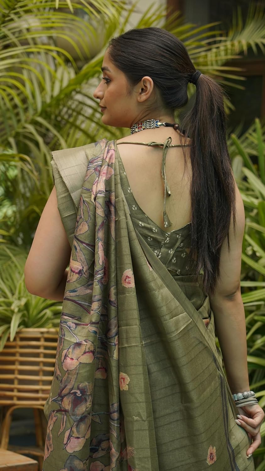 Women's Silk Blend Floral Printed Saree with Blouse Piece