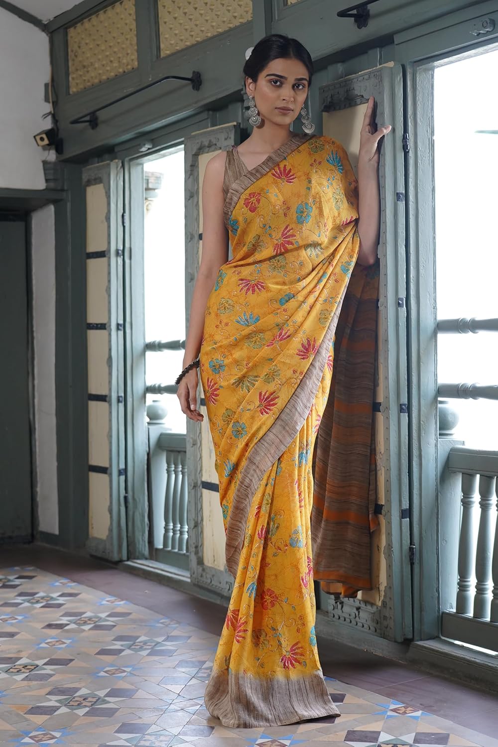 FASHION Floral Printed Saree with Blouse Piece