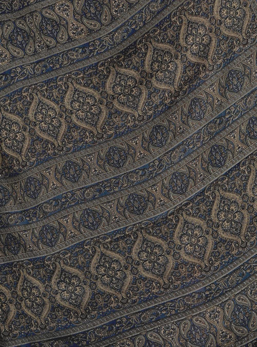 Women's Silk Blend Saree With Unstitched Blouse Piece