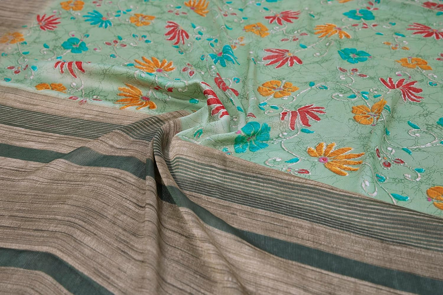 FASHION Floral Printed Saree with Blouse Piece