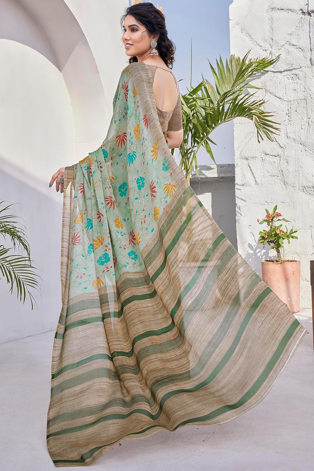 FASHION Floral Printed Saree with Blouse Piece