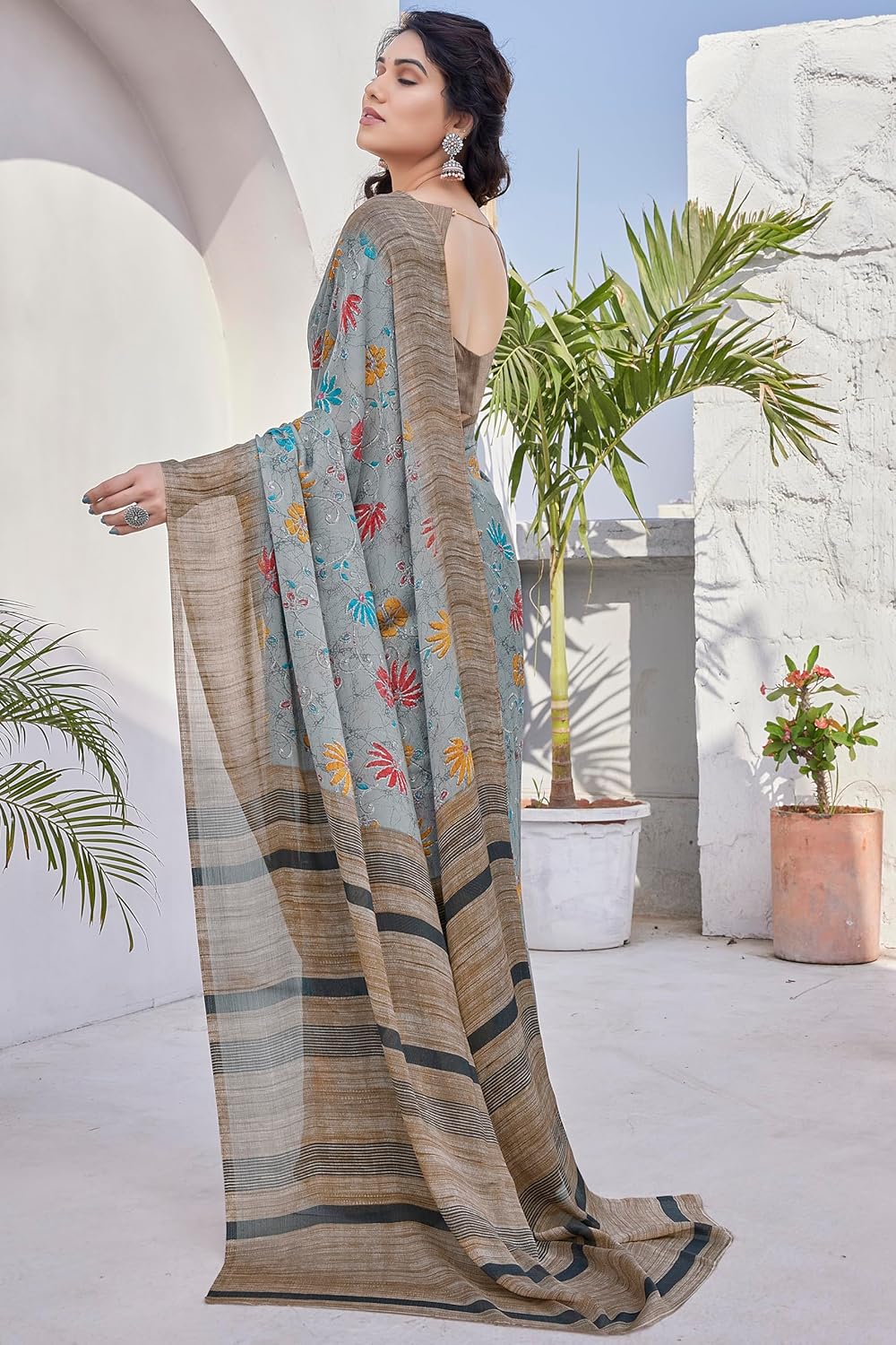 FASHION Floral Printed Saree with Blouse Piece
