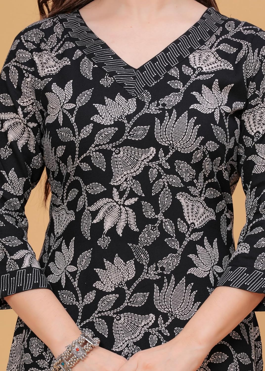 PURSHOTTAM WALA Women Floral Print Gold Printed