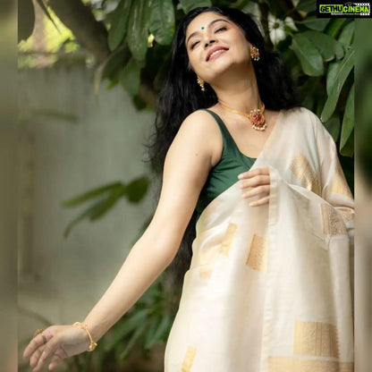 Women's Present Banarasi Soft Lichi Silk Saree