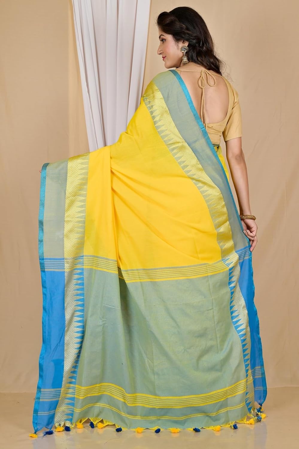 Handloom Saree With Unstitched Running Blouse Piece