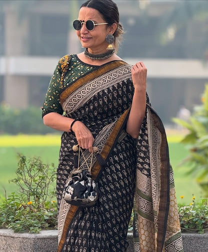 Women Digital Print Cotton Silk Blend Latest Saree