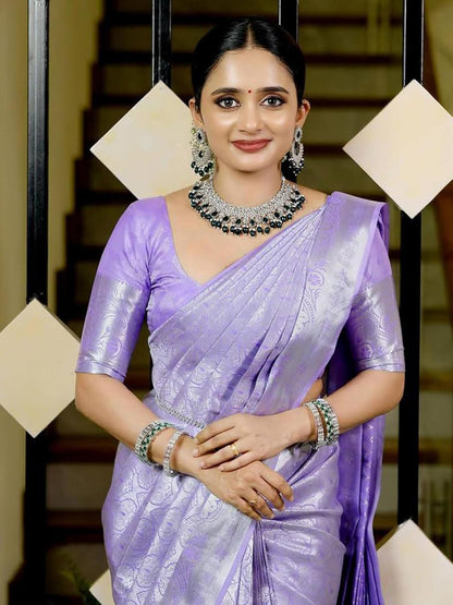 Silk Blend Banarasi Saree with Unstitched Blouse Piece
