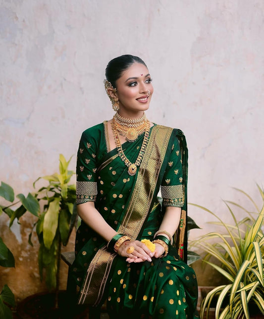 Women Kanjivaram Silk Banaras Sarees With Blouse Piece