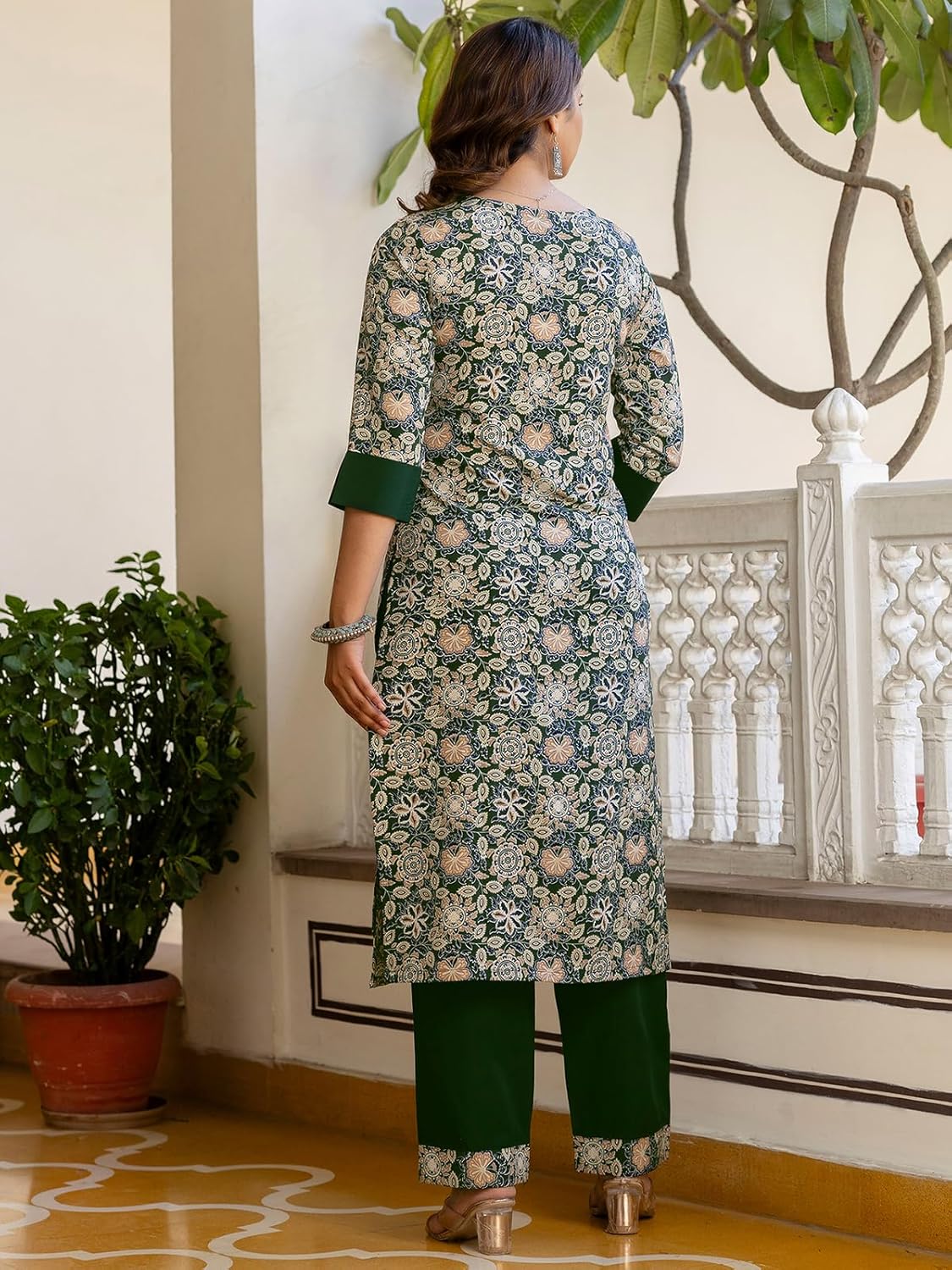 Women's Crepe Printed Kurta with Pant and Dupatta Set