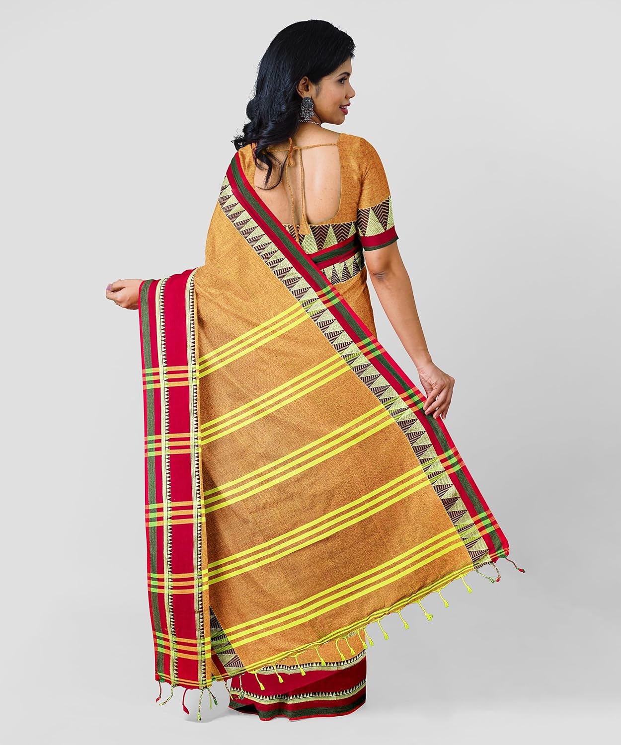 Handloom Saree With Unstitched Running Blouse Piece