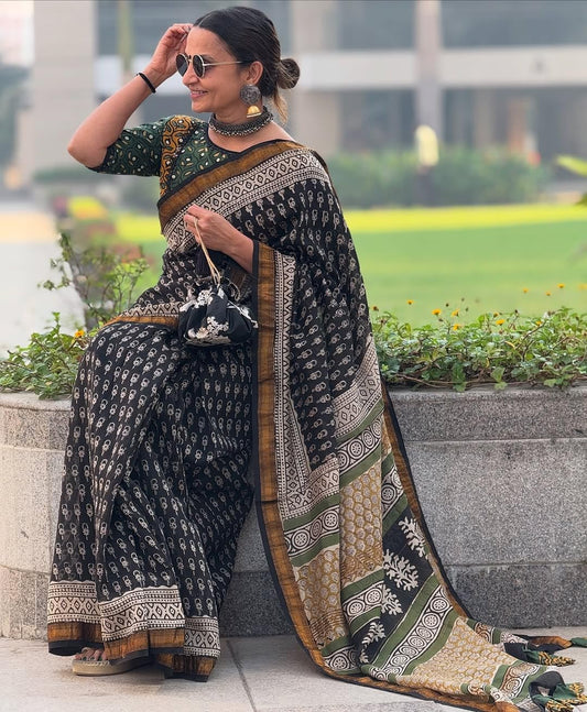 Women Digital Print Cotton Silk Blend Latest Saree