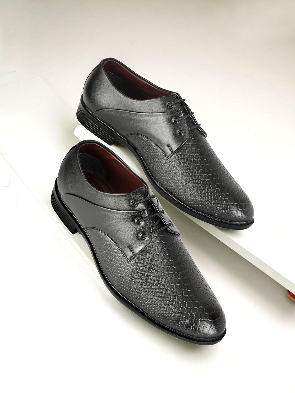 NARKI Synthetic Leather Lightweight,Comfort,Summer - alphahostel.in