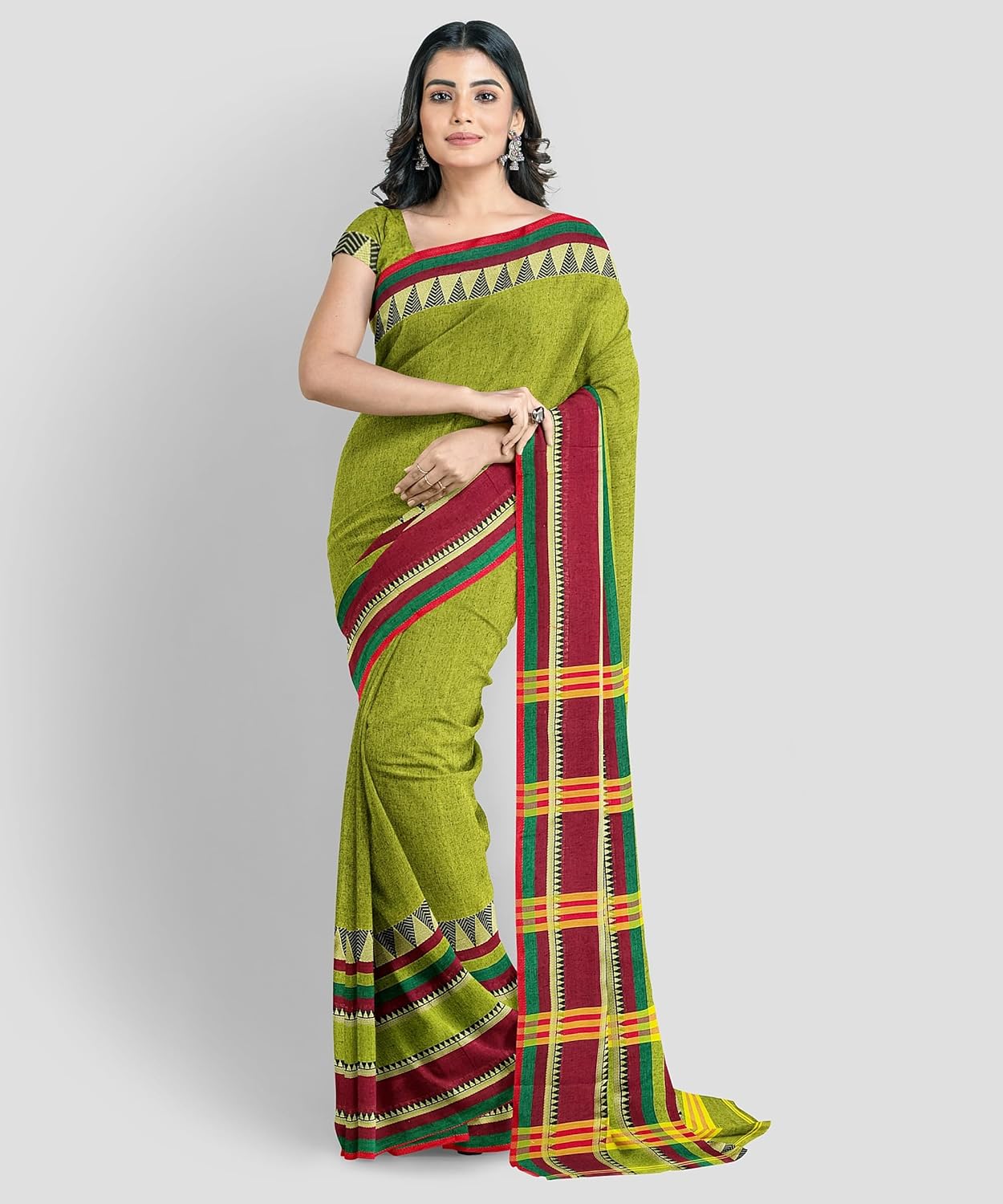 Handloom Saree With Unstitched Running Blouse Piece