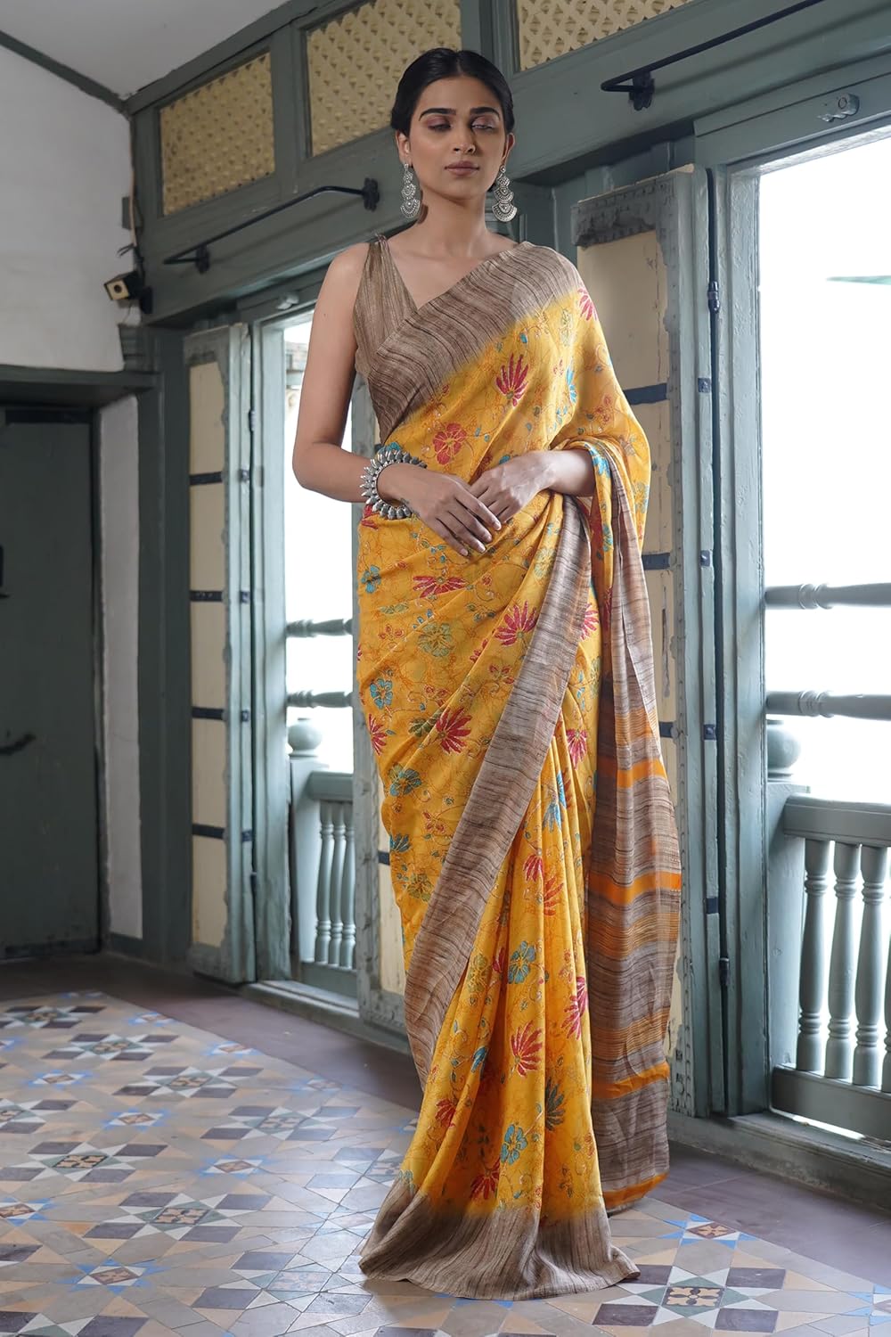 FASHION  Floral Printed Saree with Blouse Piece