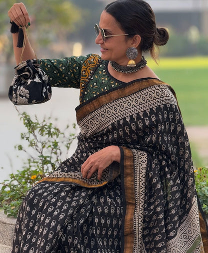 Women Digital Print Cotton Silk Blend Latest Saree