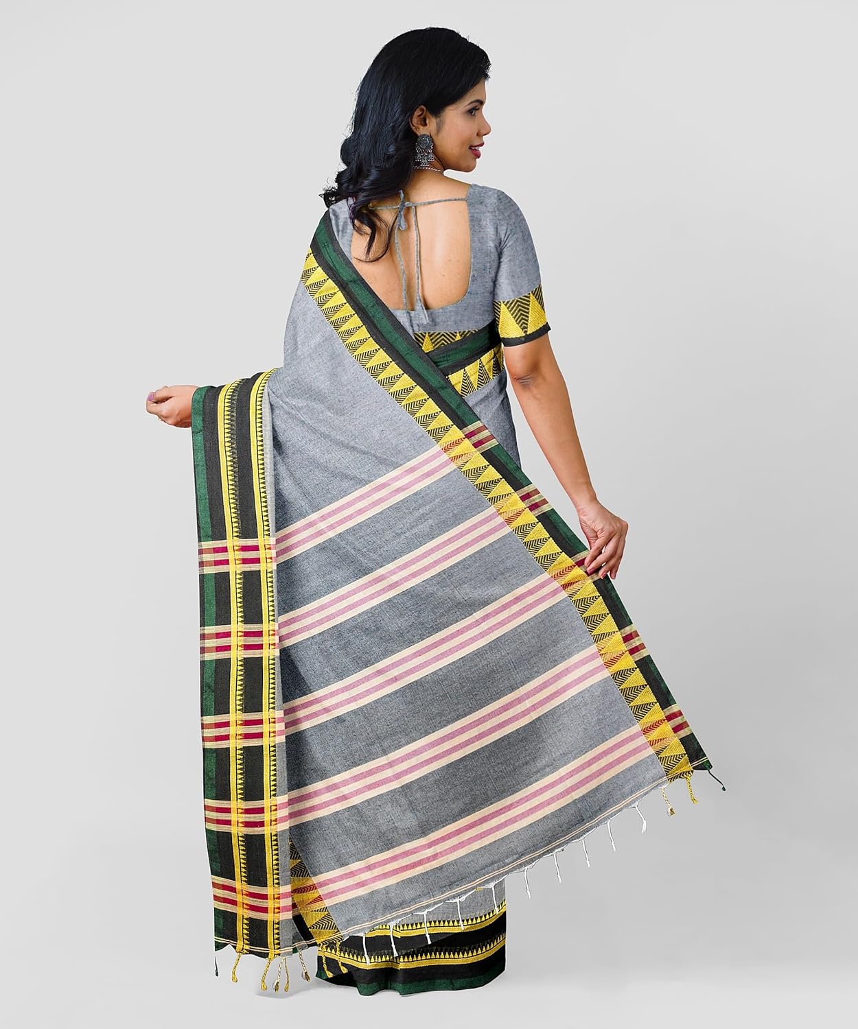Handloom Saree With Unstitched Running Blouse Piece