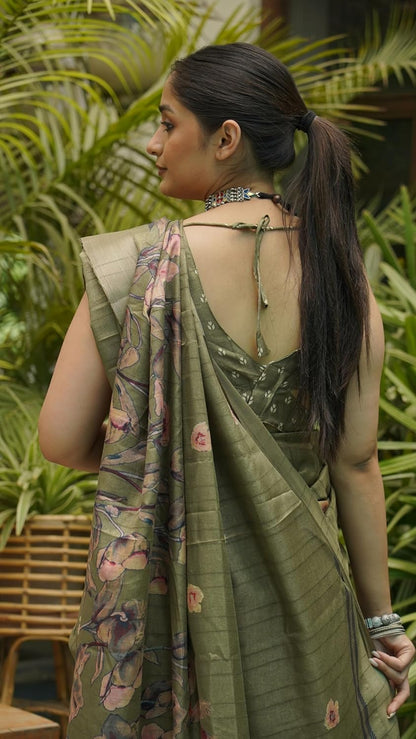 Women's Silk Blend Floral Printed Saree with Blouse Piece