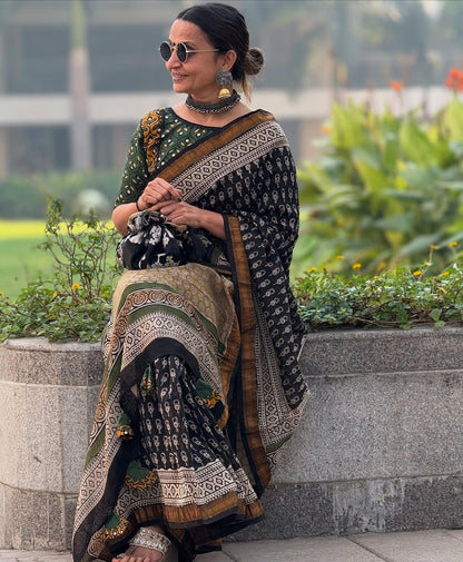 Women Digital Print Cotton Silk Blend Latest Saree